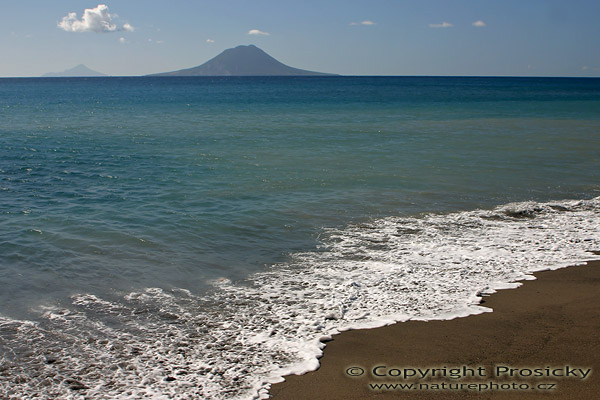 V pozadí ostrov St. Eustatius