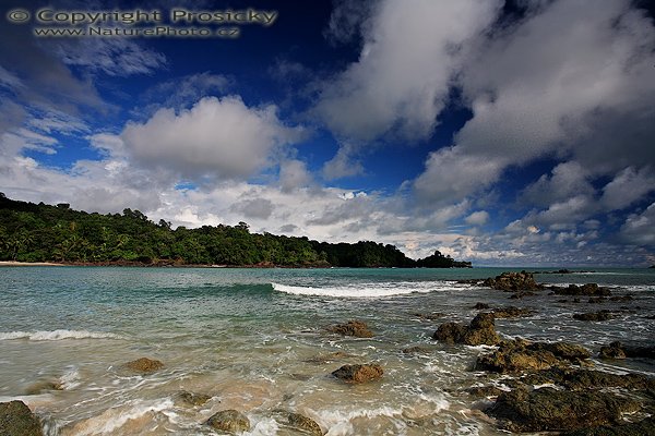 Pobřeží v Manuel Antonio, Pobřeží v Manuel Antonio, Ondřej Prosický | NaturePhoto.cz, Model: Canon EOS 5D, Objektiv: Canon EF 17-40mm f/4 L USM, Ohnisková vzdálenost (EQ35mm): 20.0 mm, stativ Gitzo 1227, Clona: 18, Doba expozice: 1/15 s, ISO: 100, Kompenzace expozice: -1/3, Blesk: ne, Vytvořeno: 14. prosince 2006 14:46, NP Manuel Antonio (Kostarika)