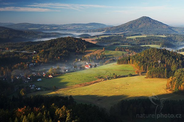 České Švýcarsko, Konec dne na Křížovém vrchu | Autor: Ondřej Prosický | NaturePhoto.cz, Aparát: Canon EOS-1D Mark III, Objektiv: Canon EF 17-40mm f/4 L USM, Ohnisková vzdálenost (EQ35mm): 52 mm, stativ Gitzo 1227 LVL, Clona: 14, Doba expozice: 1/5 s, ISO: 100, Kompenzace expozice: - 2/3 EV, Blesk: ne, Vytvořeno: 30. září 2007 8:04, Mariina vyhlídka, NP České Švýcarsko, Bohemian Switzerland (Česko)
