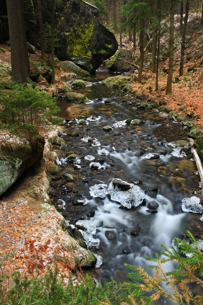 Křinice v zimě, NP České Švýcarsko, Křinice v zimě, Autor: Ondřej Prosický | NaturePhoto.cz, Model: Canon EOS-1D Mark III, Objektiv: Canon EF 17-40mm f/4 L USM, Ohnisková vzdálenost (EQ35mm): 38 mm, stativ Gitzo 3540LS + RRS BH55, Clona: 14, Doba expozice: 5.0 s, ISO: 100, Kompenzace expozice: -1/3, Blesk: Ne, Vytvořeno: 30. prosince 2007 13:57:35, Křinice, NP České Švýcarsko (Česko)