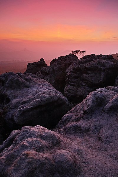 Večer na skalách, Večer na skalách, Autor: Ondřej Prosický | NaturePhoto.cz, Model: Canon EOS-1D Mark III, Objektiv: Canon EF 17-40mm f/4 L USM, Ohnisková vzdálenost (EQ35mm): 22 mm, stativ Gitzo 3540LS + RRS BH55, Clona: 13, Doba expozice: 15.0 s, ISO: 100, Kompenzace expozice: -2/3, Blesk: Ne, Vytvořeno: 11. října 2008 18:40:47, NP České Švýcarsko (Česko) 