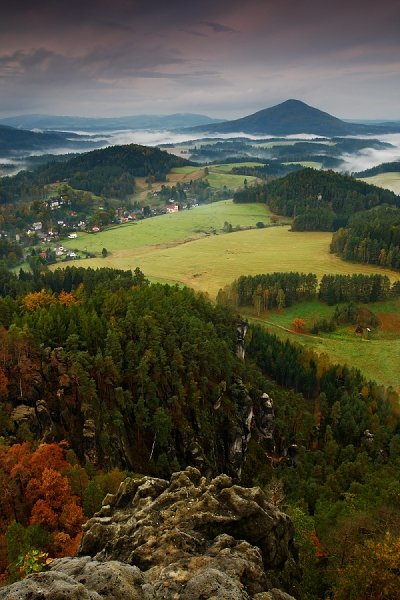 Národní park České Švýcarsko, Národní park České Švýcarsko, Autor: Ondřej Prosický | NaturePhoto.cz, Model: Canon EOS-1D Mark III, Objektiv: Canon EF 17-40mm f/4 L USM, Ohnisková vzdálenost (EQ35mm): 33 mm, stativ Gitzo 3540LS + RRS BH55, Clona: 13, Doba expozice: 3.2 s, ISO: 100, Kompenzace expozice: -1/3, Blesk: Ne, Vytvořeno: 28. září 2007 7:18:20, Mariina vyhlídka, NP České Švýcarsko (Česko)
