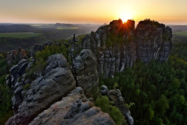 Schrammsteine, Fotografie: Schrammsteine, Autor: Ondřej Prosický | NaturePhoto.cz, Model: Canon EOS 5D Mark II, Objektiv: Canon EF 17-40mm f/4 L USM, stativ Gitzo, Clona: 18, Doba expozice: 0.3 s, ISO: 100, Kompenzace expozice: -1, Blesk: Ne, Vytvořeno: 2. května 2009 20:09:58, Schrammsteine, NP Saské Švýcarsko (Německo)