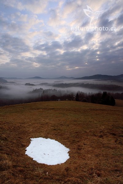 Poslední sníh na Křížovém vrchu, 03-2009-9556, Autor: Ondřej Prosický | NaturePhoto.cz, Model: Canon EOS 5D Mark II, Objektiv: Canon EF 17-40mm f/4 L USM, Ohnisková vzdálenost (EQ35mm): 21 mm, stativ Gitzo, Clona: 16, Doba expozice: 0.3 s, ISO: 100, Kompenzace expozice: -1/3, Blesk: Ne, Vytvořeno: 14. března 2009 3:13:38, NP České Švýcarsko (Česko)