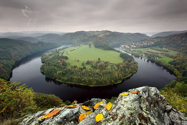 Meadr Vltavy, Zduchovice, Autor: Ondřej Prosický | NaturePhoto.cz, Model: Canon EOS 5D Mark II, Objektiv: Canon EF 17-40mm f/4 L USM, Ohnisková vzdálenost (EQ35mm): 21 mm, stativ Gitzo, Clona: 14, Doba expozice: 0.3 s, ISO: 100, Kompenzace expozice: -2/3, Blesk: Ne, Vytvořeno: 3. října 2010 12:40:12, Vltava, Zduchovice (Česko)