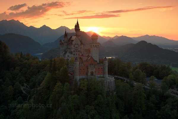 Západ slunce u zámku Neuschwanstein, Autor: Ondřej Prosický | NaturePhoto.cz, Objektiv: Canon EF 17-40mm f/4 L USM, stativ Gitzo, Clona: 13, ISO: 100, Kompenzace expozice: 0, Vytvořeno: 18. března 2012 14:45:49, Schloss Neuschwanstein (Německo)