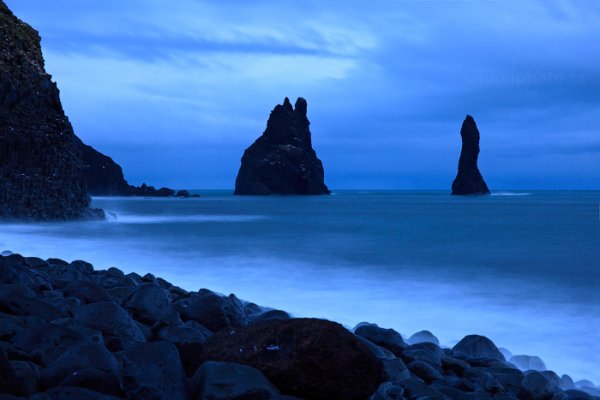 Večer na pobřeží, Reynisdrangar, Vik, Island, Autor: Ondřej Prosický NaturePhoto.cz, Model: Canon EOS 5D Mark II, Objektiv: Canon EF 24-70mm f/4 L IS USM, PL filtr Hoya, filtr LEE ND 0.9 Hard, Ohnisková vzdálenost: 70.00 mm, Clona: 6.3, Doba expozice: 20.0 s, ISO: 100, Kompenzace expozice: -1/3, Blesk: Ne, Vytvořeno: 27. března 2013 21:30:16, Reynisdrangar, Vik (Island)