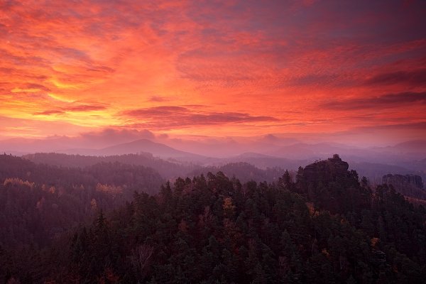 Svítání nad Mariinou vyhlídkou, Autor: Ondřej Prosický | NaturePhoto.cz, Model: Canon EOS 5D Mark II, Objektiv: Canon EF 17-40mm f/4 L USM + PL filtr B+W, Ohnisková vzdálenost (EQ35mm): 28 mm, stativ Gitzo, Clona: 10, Doba expozice: 2.5 s, ISO: 100, Kompenzace expozice: +1/3, Blesk: Ne, Vytvořeno: 10. listopadu 2012 6:59:52, Mariina vyhlídka, NP České Švýcarsko (Česko) 