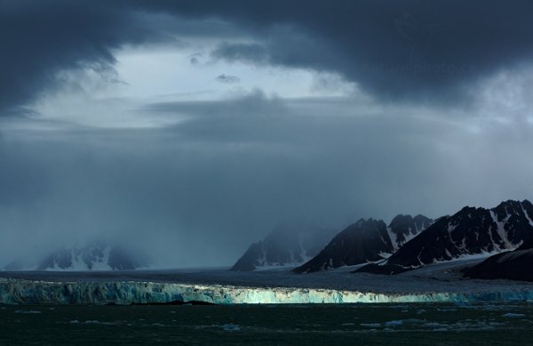 Osvětlený ledovec, Špicberky