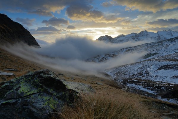 Vitorio Sella Hut, Gran Paradiso, Italy, Autor: Ondřej Prosický | NaturePhoto.cz, Model: Canon EOS-1D X, Objektiv: EF17-40mm f/4L USM, Ohnisková vzdálenost (EQ35mm): 27 mm, stativ Gitzo, Clona: 14, Doba expozice: 1/15 s, ISO: 100, Kompenzace expozice: 0, Blesk: Ne, 26. října 2013 17:06:07, Parco Nazionale Gran Paradiso (Itálie)